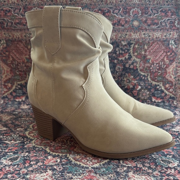 Time and Tru Shoes - Time and Tru Women's Beige Heeled Boots